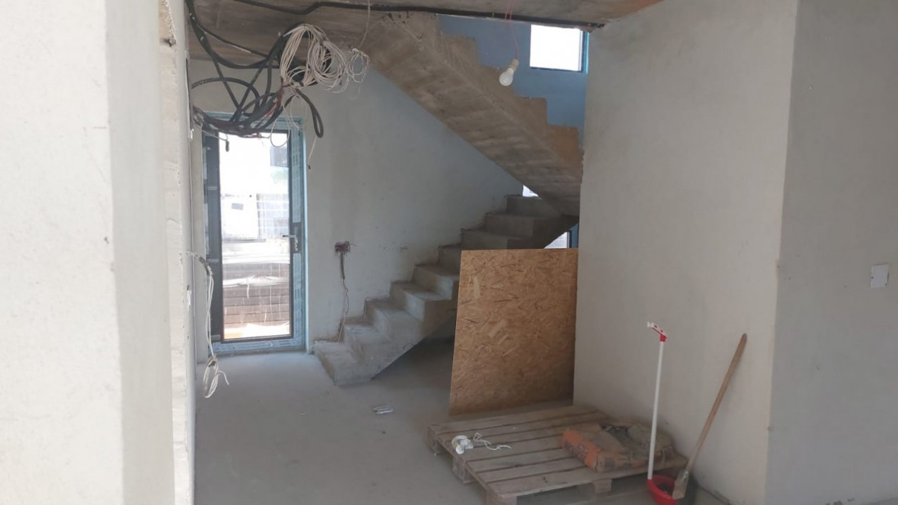 Prelungirea Ghencea - Alexandriei, vila 12 camere, pentru locuit/birouri