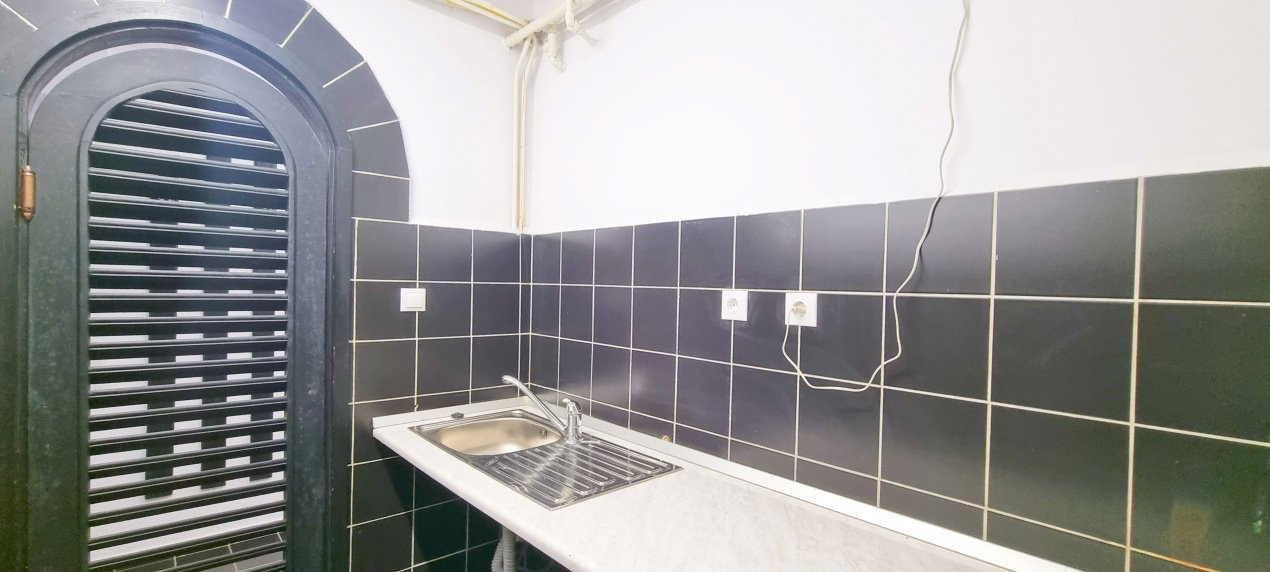 Apartament decomandat in Cotroceni, demisol cu 4 camere in suprafata de 82,73mp!