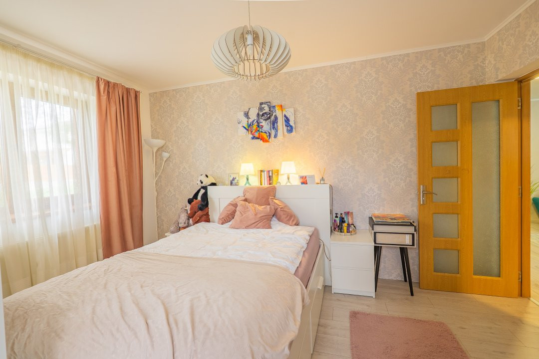 Apartament de vânzare cu 3 camere – zonă Valea Aurie, str. Săcel