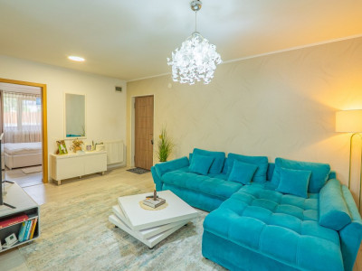 Apartament de vânzare cu 3 camere – zonă Valea Aurie, str. Săcel