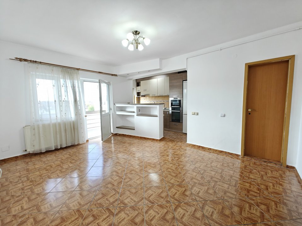 Apartament 4 camere/garaj/2 balcoane/2 bai/Strand/disponibil imediat