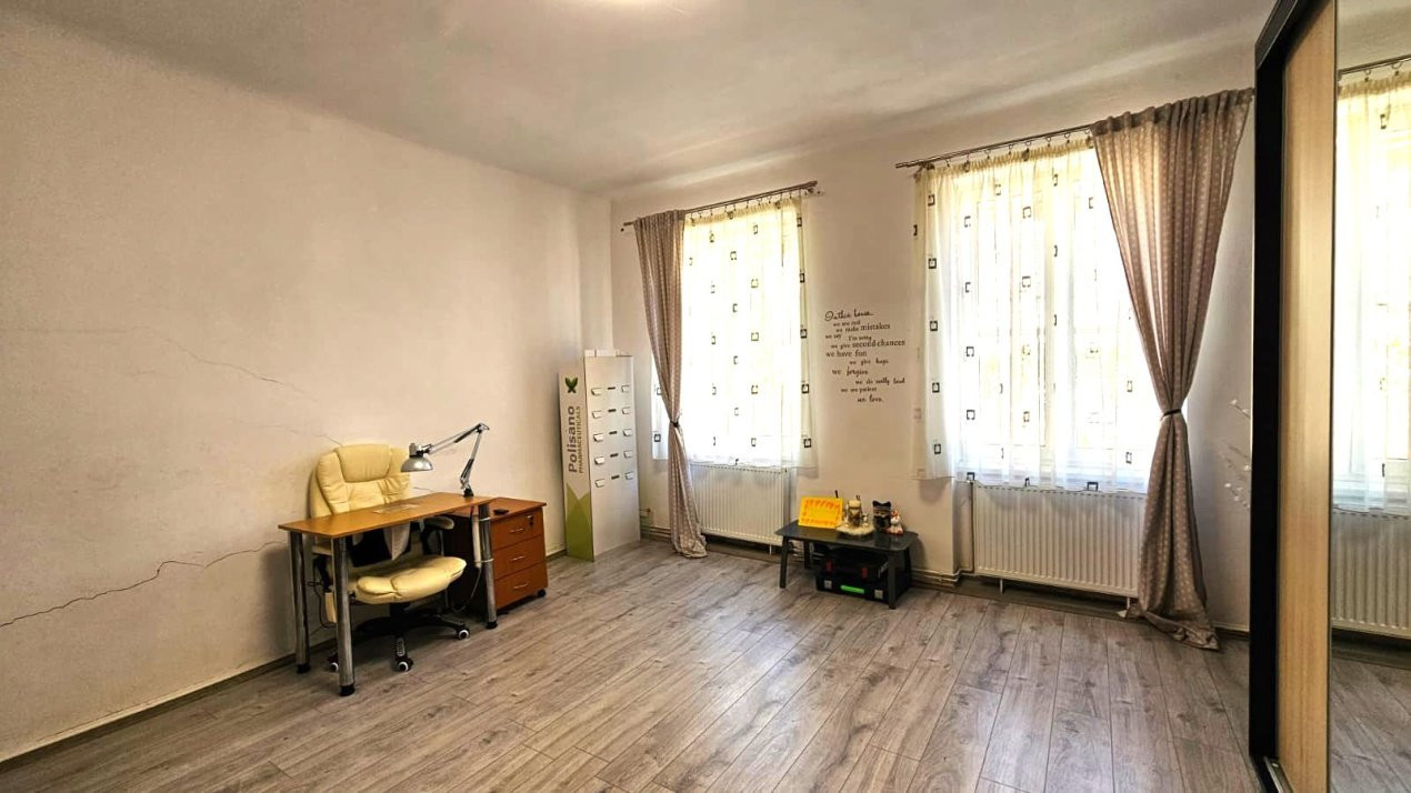 Casă individuală compusă din două apartamente, cu teren liber de 540 mp 