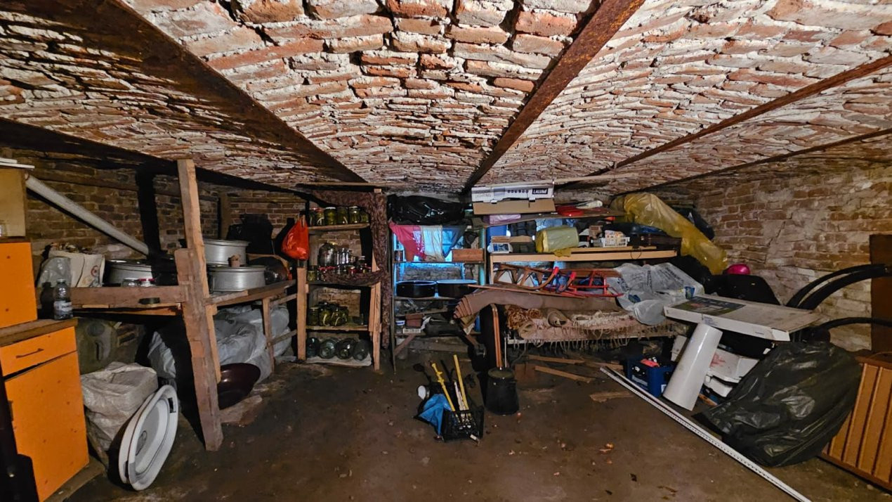 Casă individuală compusă din două apartamente, cu teren liber de 540 mp 