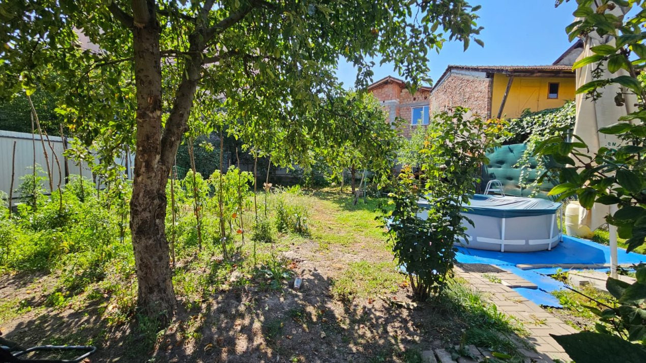 Casă individuală compusă din două apartamente, cu teren liber de 540 mp 