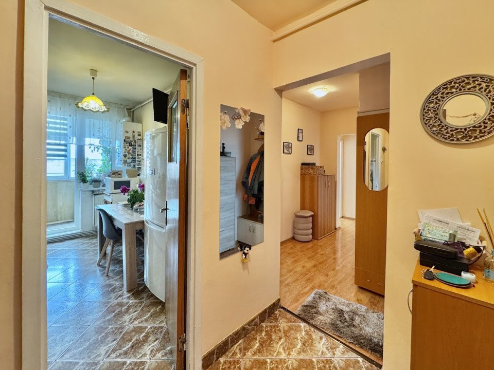 Apartament 3 camere 2 bai decomandat mobilat 65 mp - Aleea Streiu