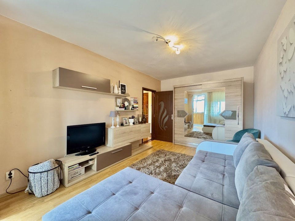 Apartament 3 camere 2 bai decomandat mobilat 65 mp - Aleea Streiu