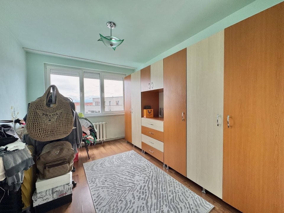 Apartament 3 camere 2 bai decomandat mobilat 65 mp - Aleea Streiu