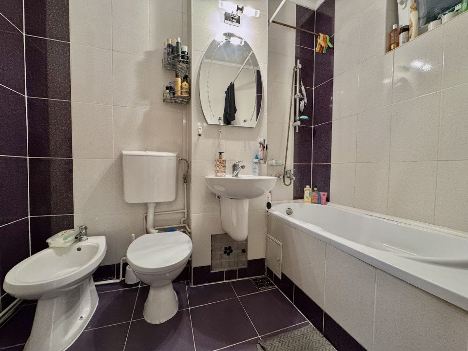 Apartament 3 camere 2 bai decomandat mobilat 65 mp - Aleea Streiu
