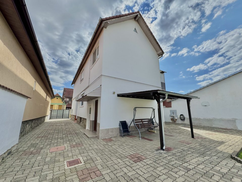 Apartament la casa – 4 camere + demisol util + curte și garaj Sibiu