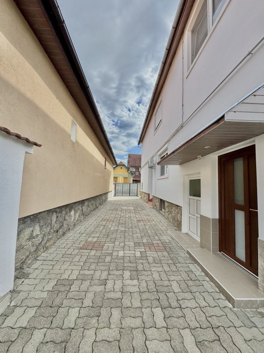 Apartament la casa – 4 camere + demisol util + curte și garaj Sibiu