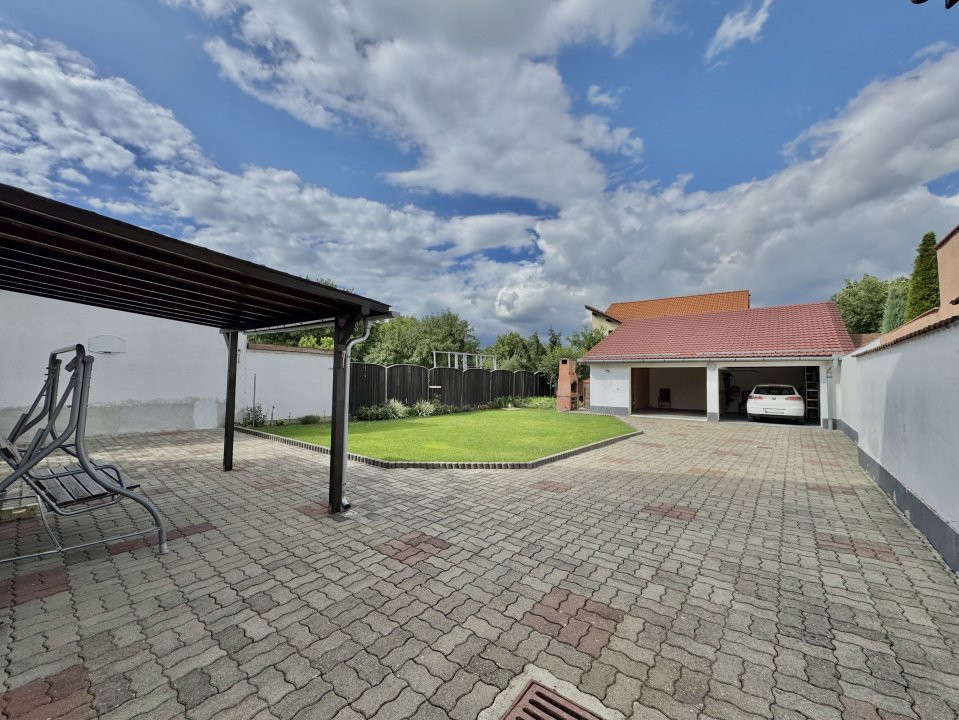 Apartament la casa – 4 camere + demisol util + curte și garaj Sibiu