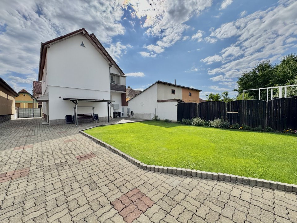 Apartament la casa – 4 camere + demisol util + curte și garaj Sibiu