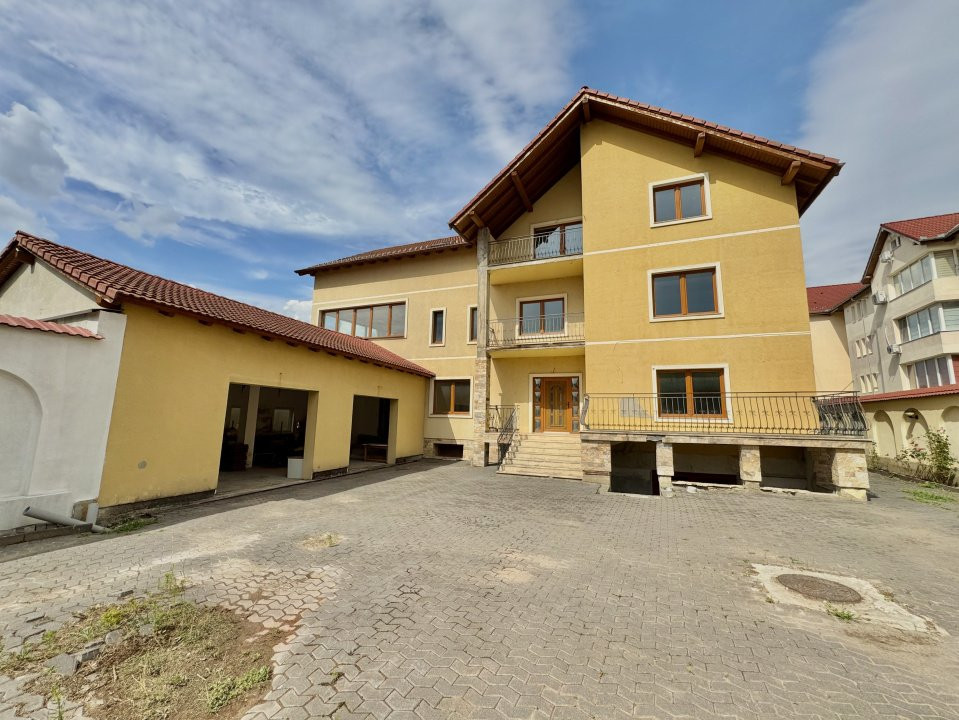 Casa pe 4 Niveluri - Ideală pentru Afaceri sau Reședință Exclusivistă