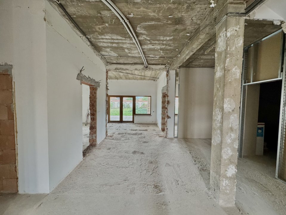Casa pe 4 Niveluri - Ideală pentru Afaceri sau Reședință Exclusivistă