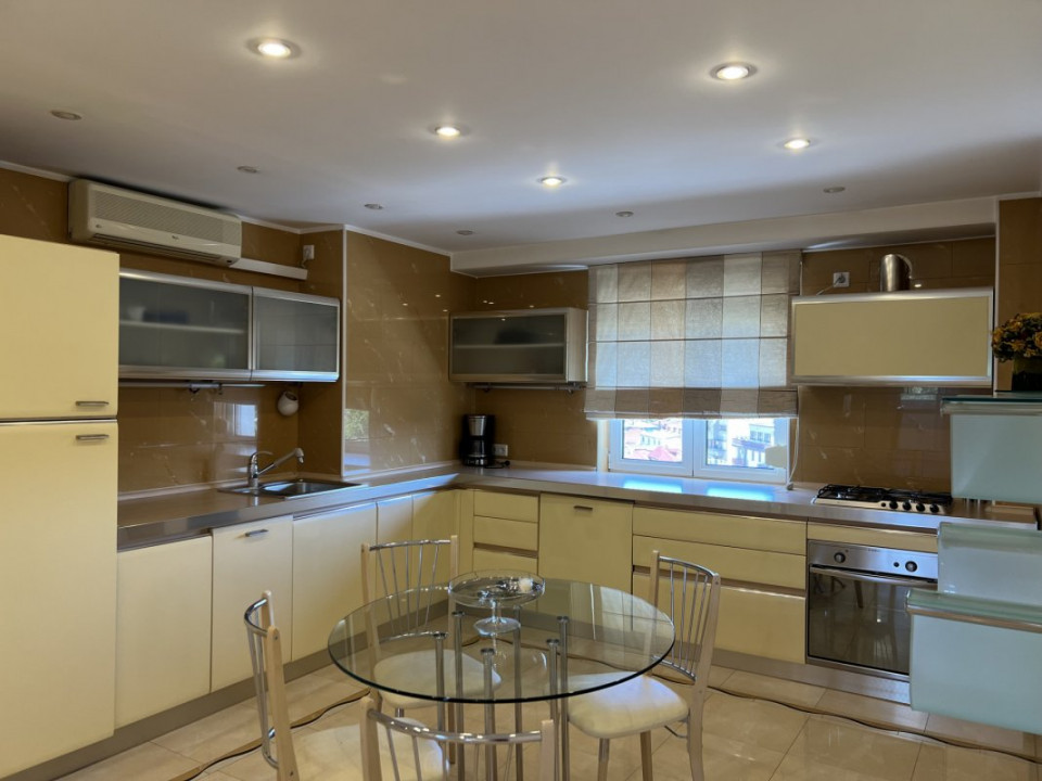Apartament Unirii - 2 camere 80 mp. Transformat din 3 camere. 