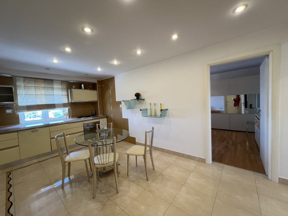 Apartament Unirii - 2 camere 80 mp. Transformat din 3 camere. 