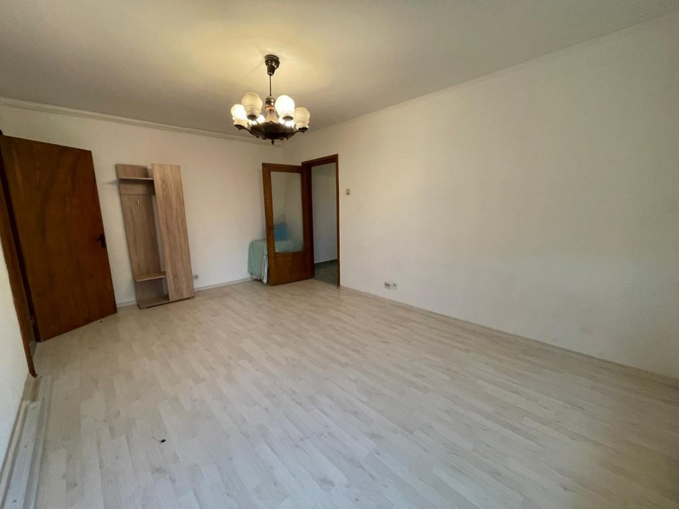 Apartament 3 Camere de Renovat cu centrala proprie