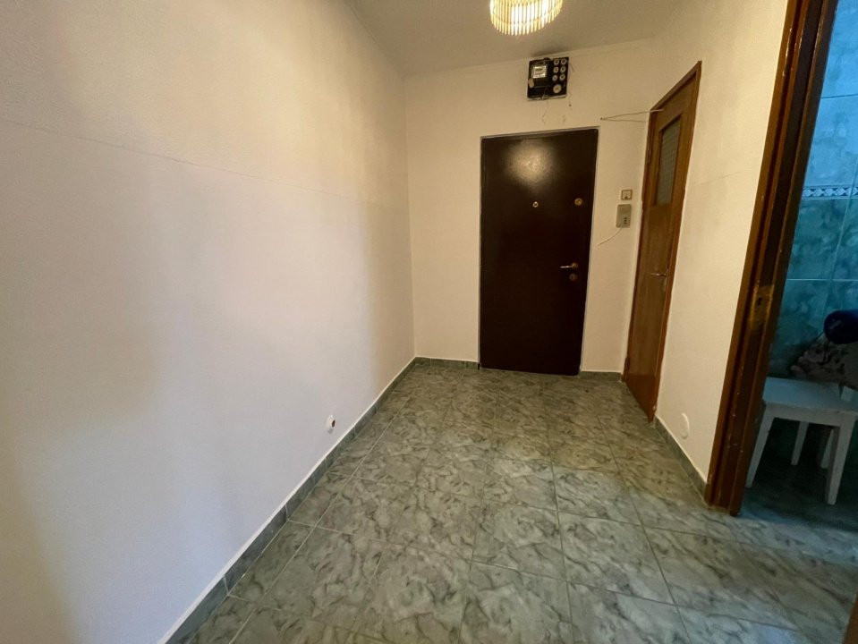 Apartament 3 Camere de Renovat cu centrala proprie