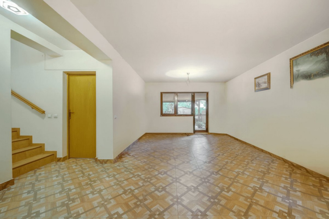 Casă eficientă, cu garaj, într-un complex liniștit – poziție excelentă