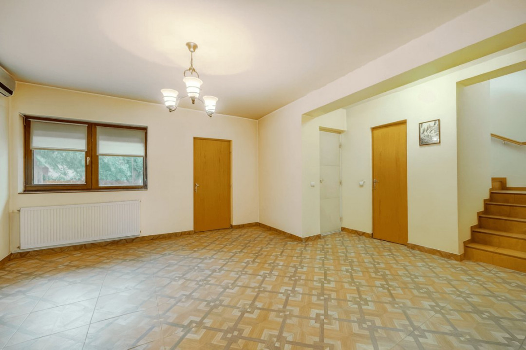 Casă eficientă, cu garaj, într-un complex liniștit – poziție excelentă