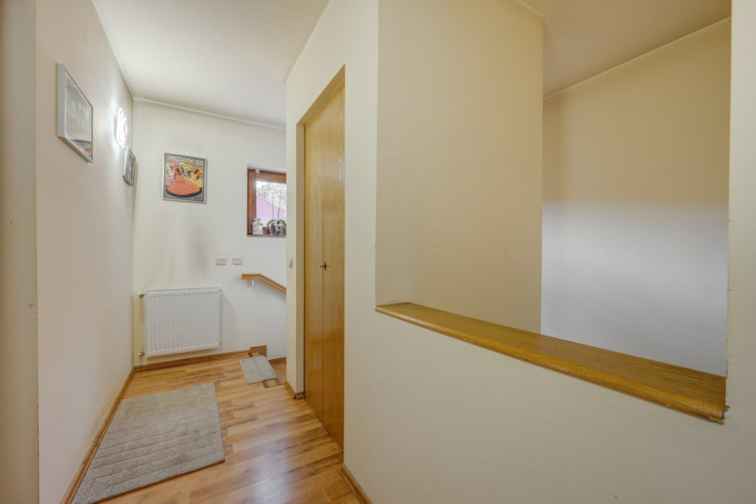 Casă eficientă, cu garaj, într-un complex liniștit – poziție excelentă
