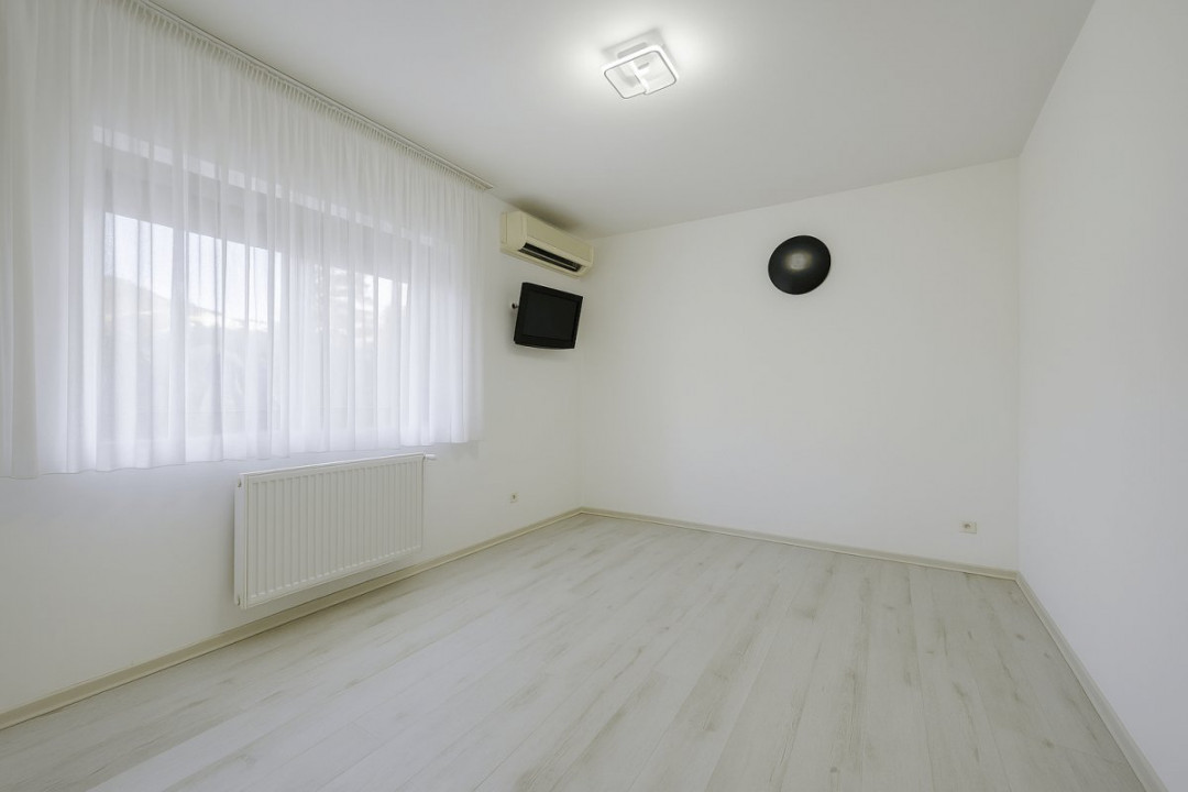 Casă eficientă, cu garaj, într-un complex liniștit – poziție excelentă