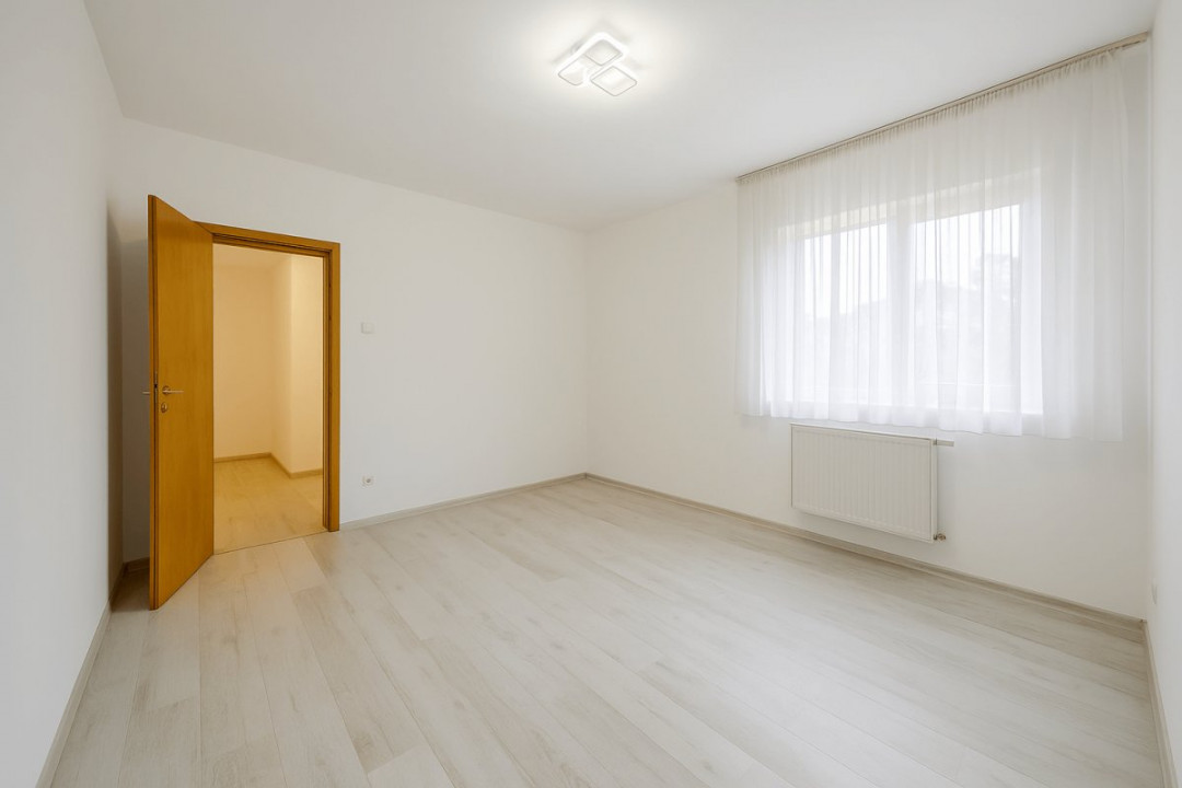 Casă eficientă, cu garaj, într-un complex liniștit – poziție excelentă