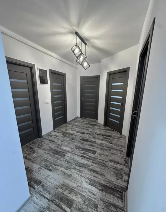 De vânzare | Apartament 3 camere, Etaj 1 | Zona Trivale, lângă pădure