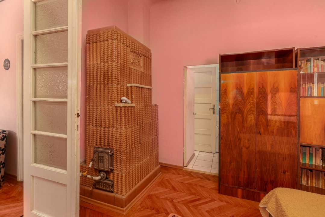 Casă individuală cu 2 corpuri, curte proprie, 253mp teren, zona Sălaj