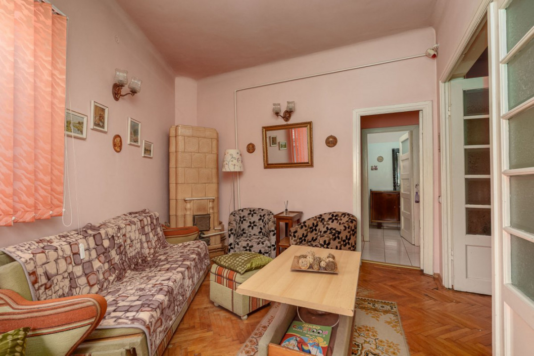 Casă individuală cu 2 corpuri, curte proprie, 253mp teren, zona Sălaj