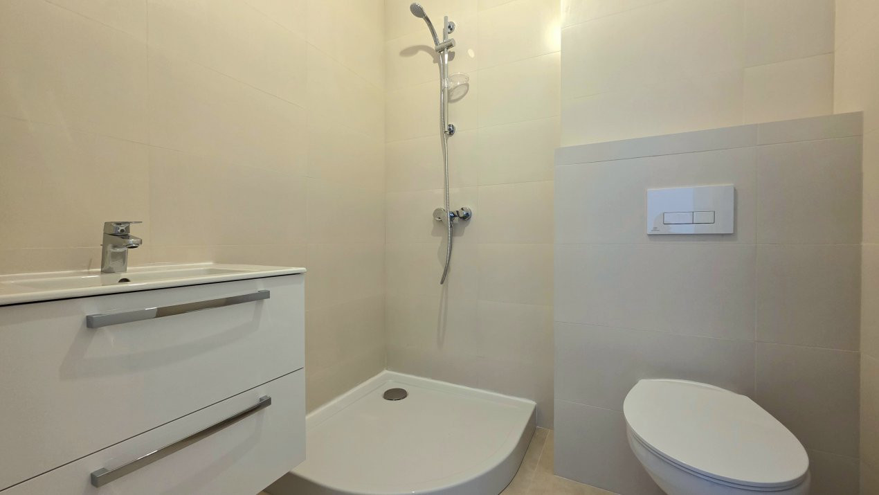 APARTAMENT CU TERASA GENEROASA SI VEDERE UNICA CATRE LAC