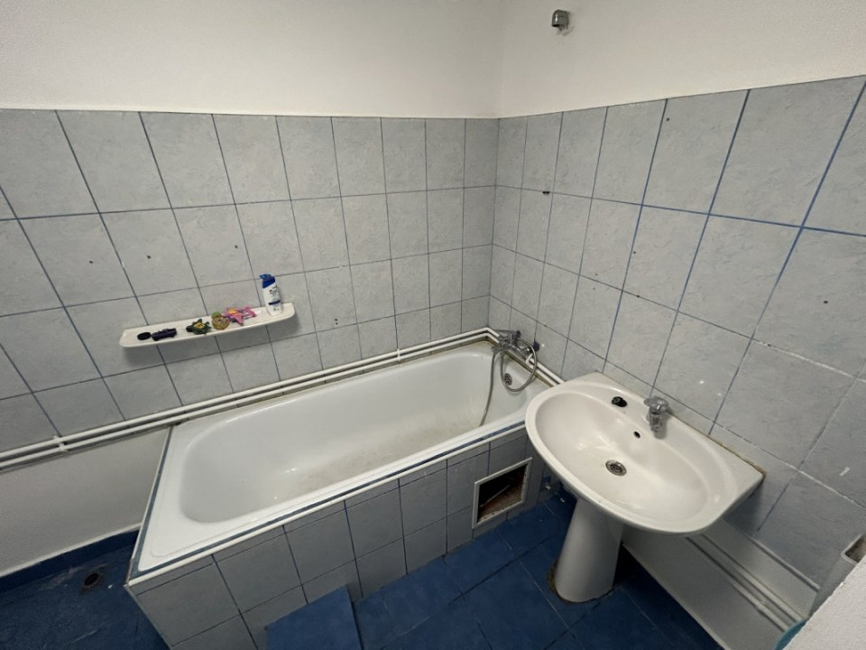 VAND CASA 3 CAM, SINGUR CURTE, APROAPE DE INTRAREA LA SPITALUL FUNDENI, 
