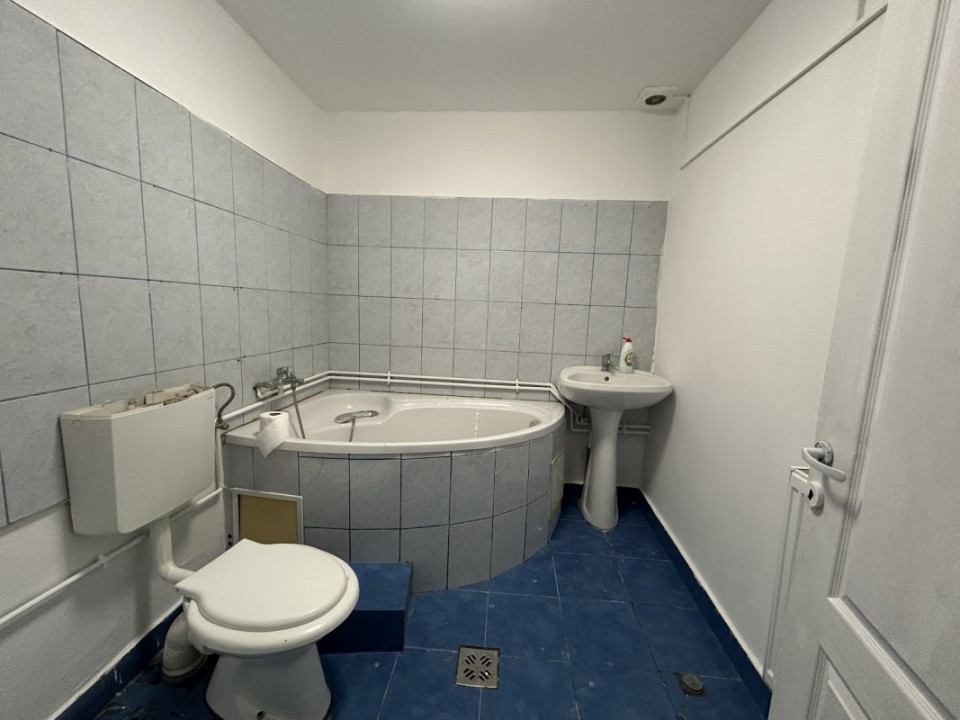 VAND CASA 3 CAM, SINGUR CURTE, APROAPE DE INTRAREA LA SPITALUL FUNDENI, 