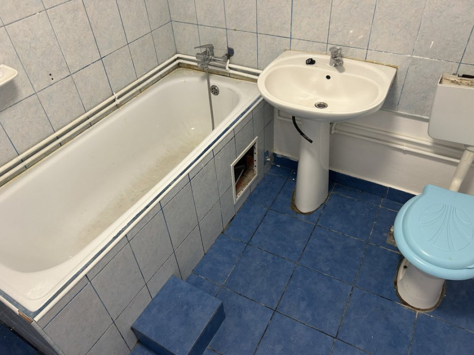 VAND CASA 3 CAM, SINGUR CURTE, APROAPE DE INTRAREA LA SPITALUL FUNDENI, 