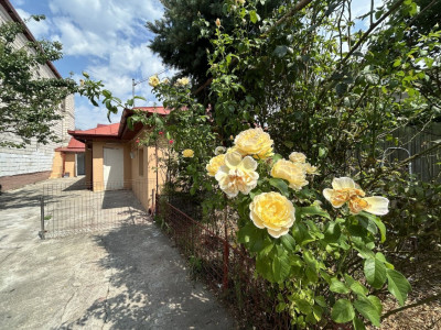 VAND CASA 3 CAM, SINGUR CURTE, APROAPE DE INTRAREA LA SPITALUL FUNDENI, 