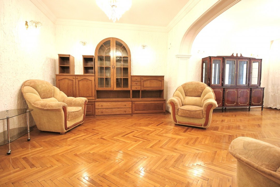TELEVIZIUNE-STRADA ZAMBACCIAN, APARTAMENT 4 CAMERE IN VILA, 134 MP!