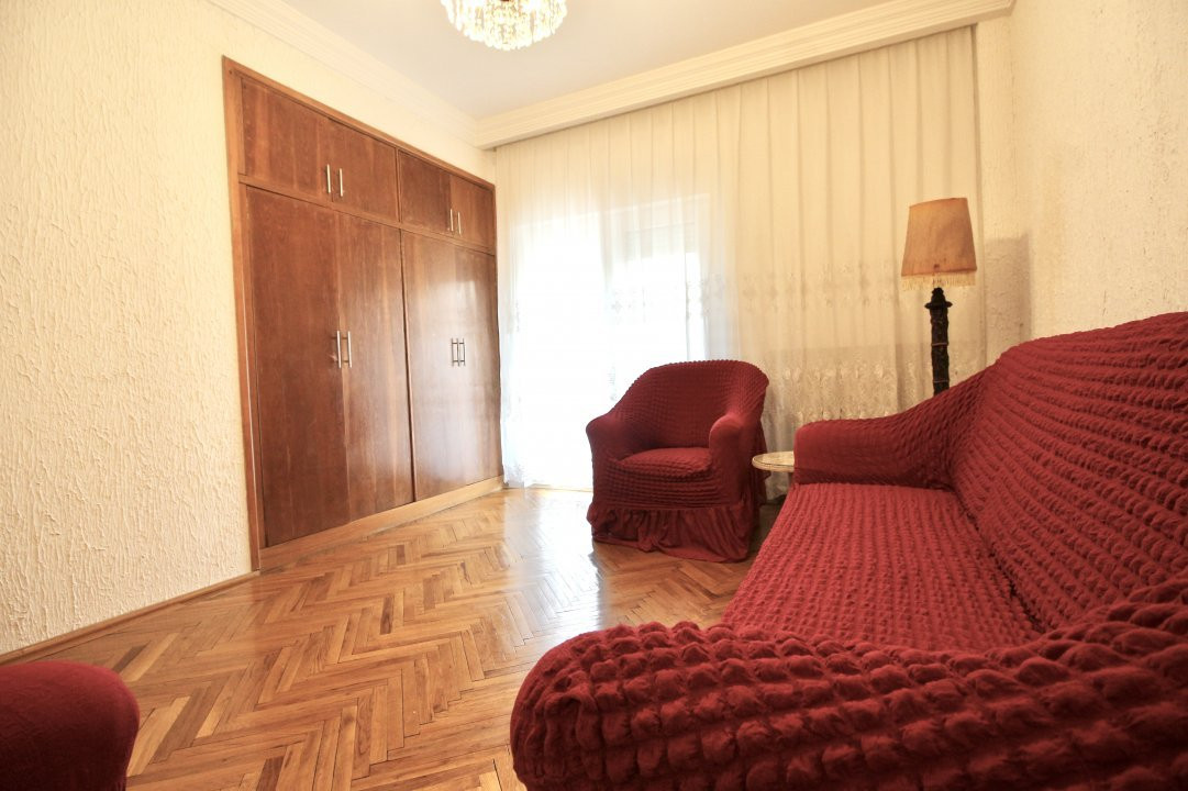 TELEVIZIUNE-STRADA ZAMBACCIAN, APARTAMENT 4 CAMERE IN VILA, 134 MP!