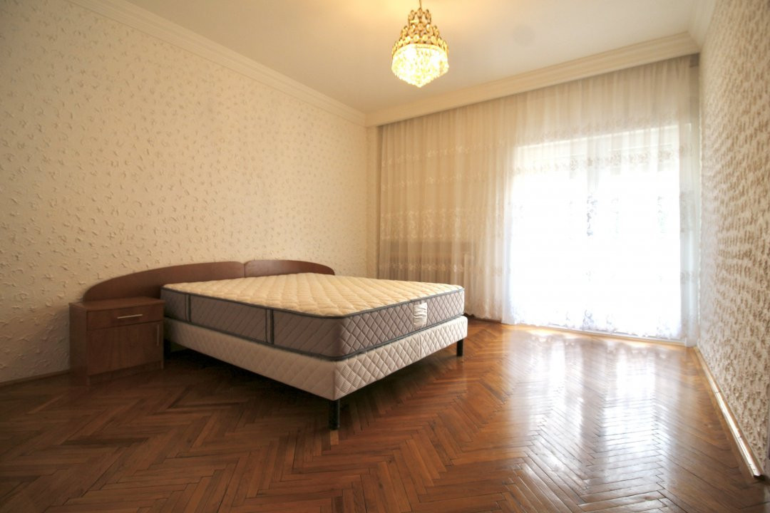 TELEVIZIUNE-STRADA ZAMBACCIAN, APARTAMENT 4 CAMERE IN VILA, 134 MP!