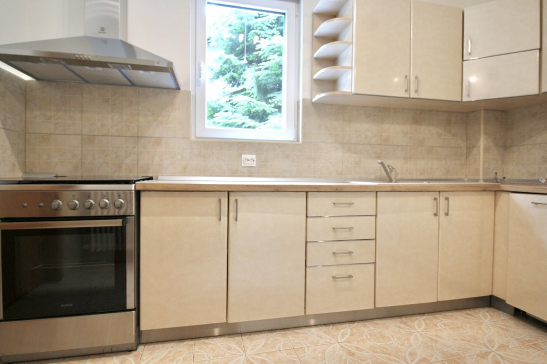 TELEVIZIUNE-STRADA ZAMBACCIAN, APARTAMENT 4 CAMERE IN VILA, 134 MP!