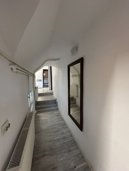 Apartament 6 camere + loft, 200mp in vilă superbă  pe Vasile Lascăr 90