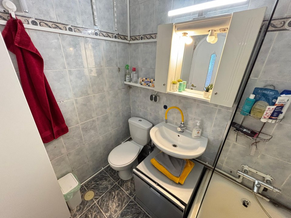 Garsoniera de la Drept, etaj 1, 28 mp, mobilata, centrala, 5 min metrou izvor