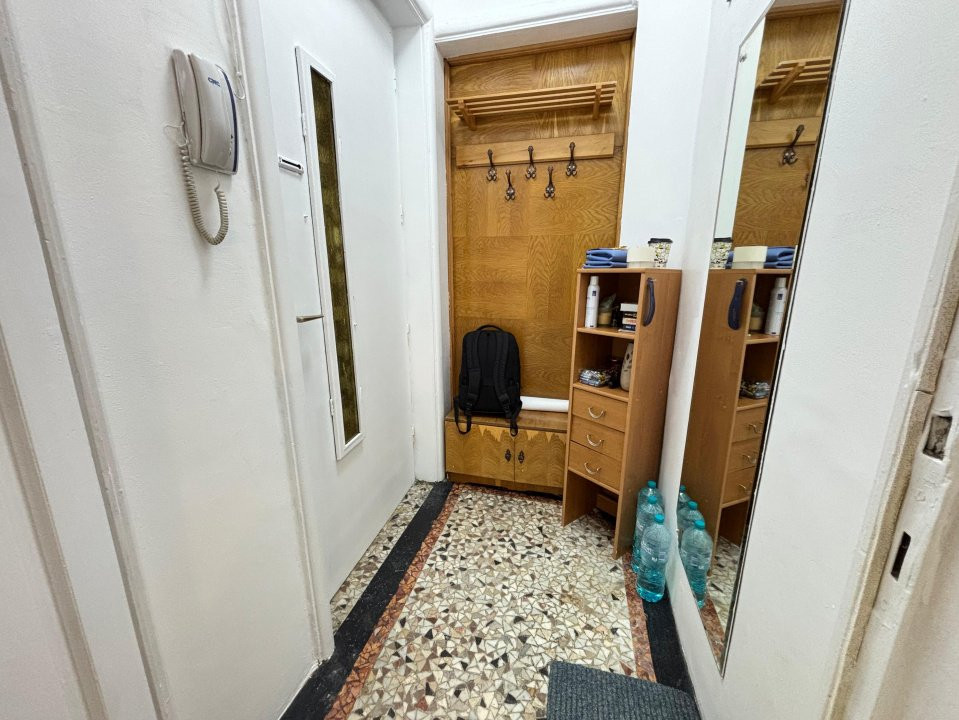 Garsoniera de la Drept, etaj 1, 28 mp, mobilata, centrala, 5 min metrou izvor
