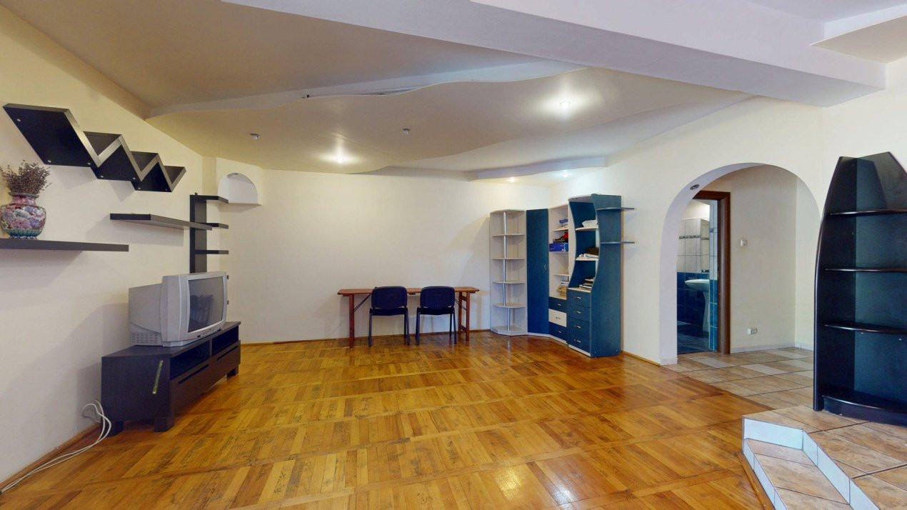 De vanzare Casa  cu 7 camere + Piscina in Zona  Prelungirea Ghencea