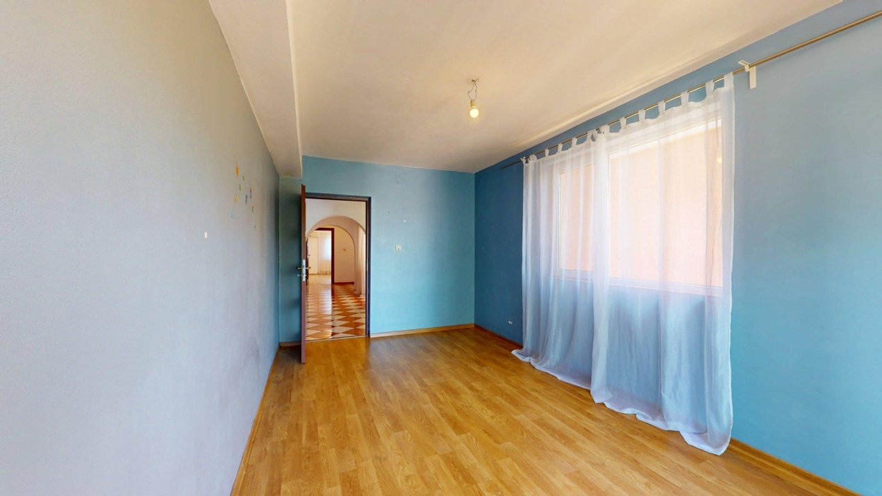 De vanzare Casa  cu 7 camere + Piscina in Zona  Prelungirea Ghencea