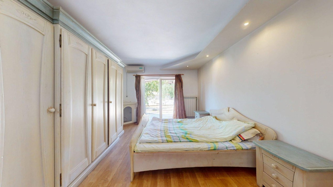 De vanzare Casa  cu 7 camere + Piscina in Zona  Prelungirea Ghencea