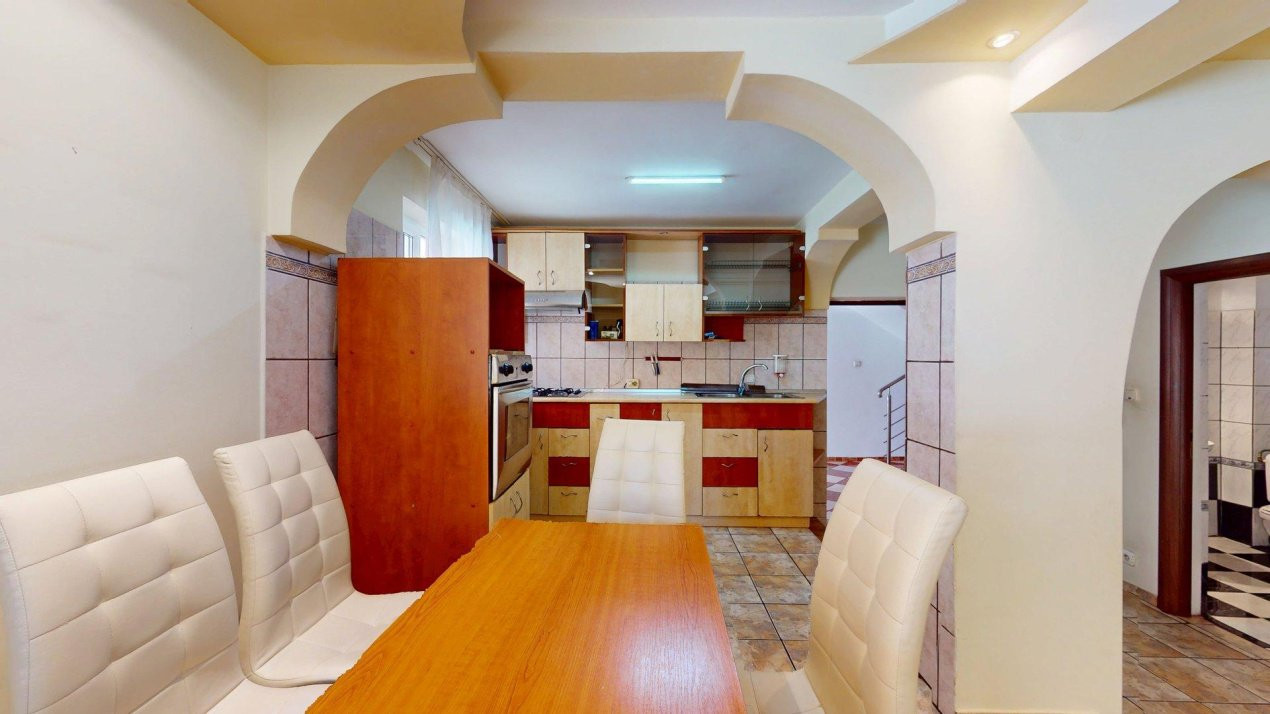 De vanzare Casa  cu 7 camere + Piscina in Zona  Prelungirea Ghencea