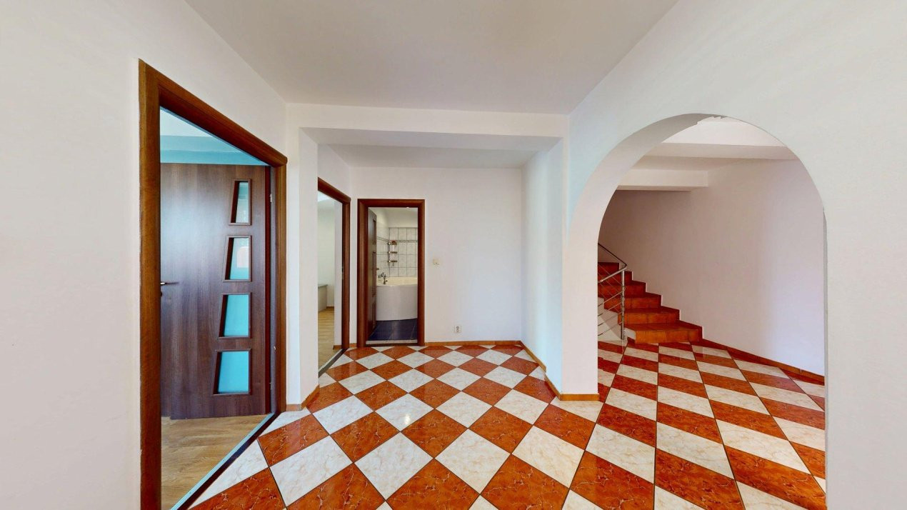 De vanzare Casa  cu 7 camere + Piscina in Zona  Prelungirea Ghencea