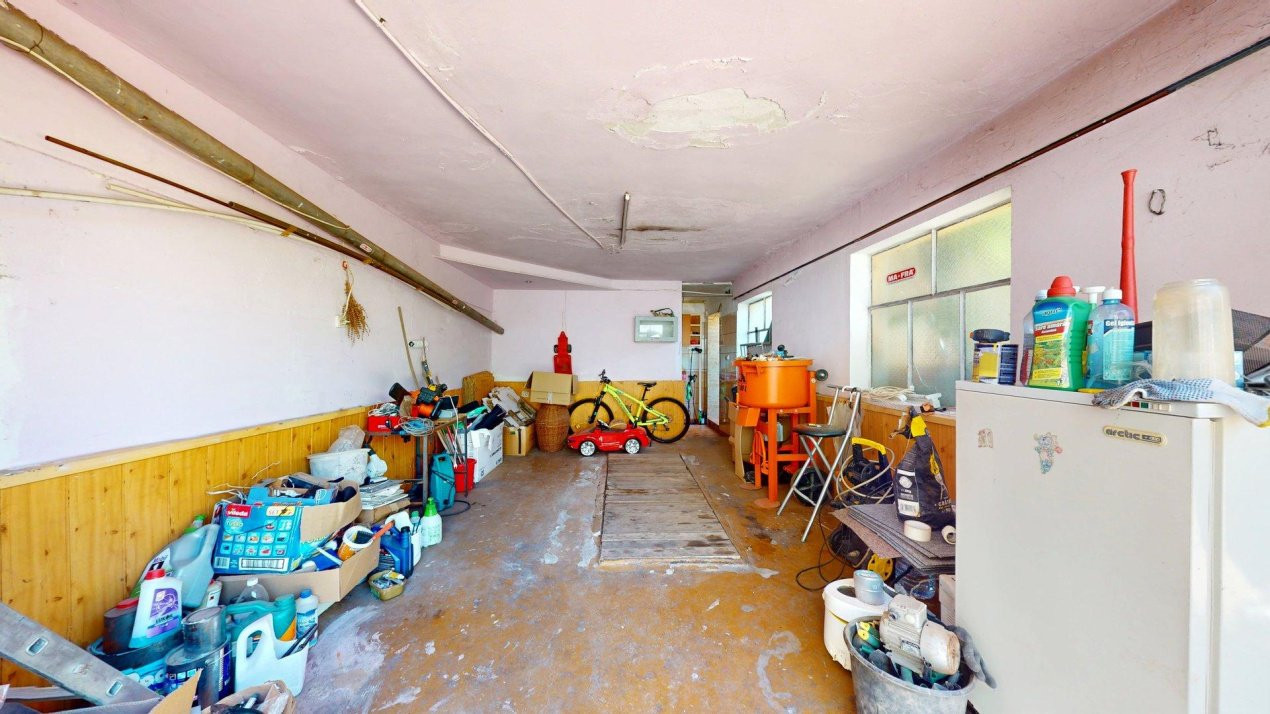 De vanzare Casa  cu 7 camere + Piscina in Zona  Prelungirea Ghencea