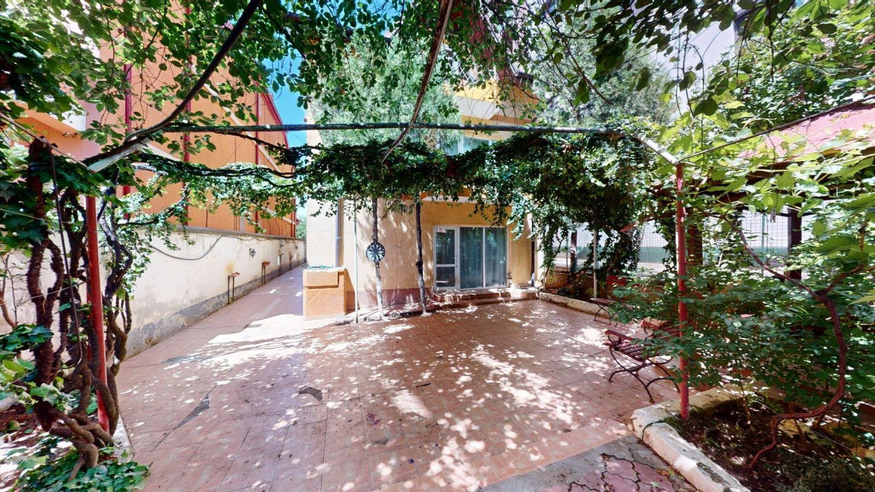 De vanzare Casa  cu 7 camere + Piscina in Zona  Prelungirea Ghencea
