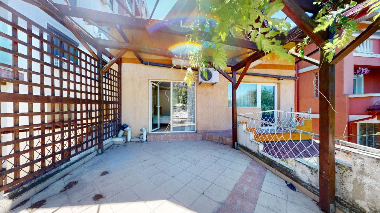 De vanzare Casa  cu 7 camere + Piscina in Zona  Prelungirea Ghencea